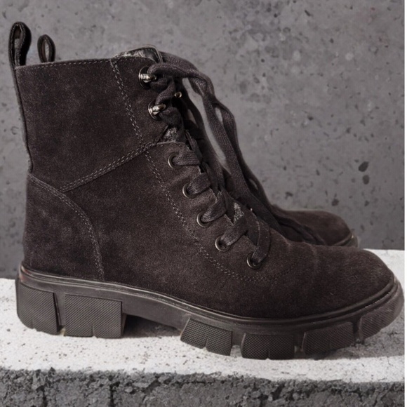 Blondo Waterproof Black Suede Lace-Up Side Access Boots Size 9 W/Sherpa Fleece - Picture 1 of 12